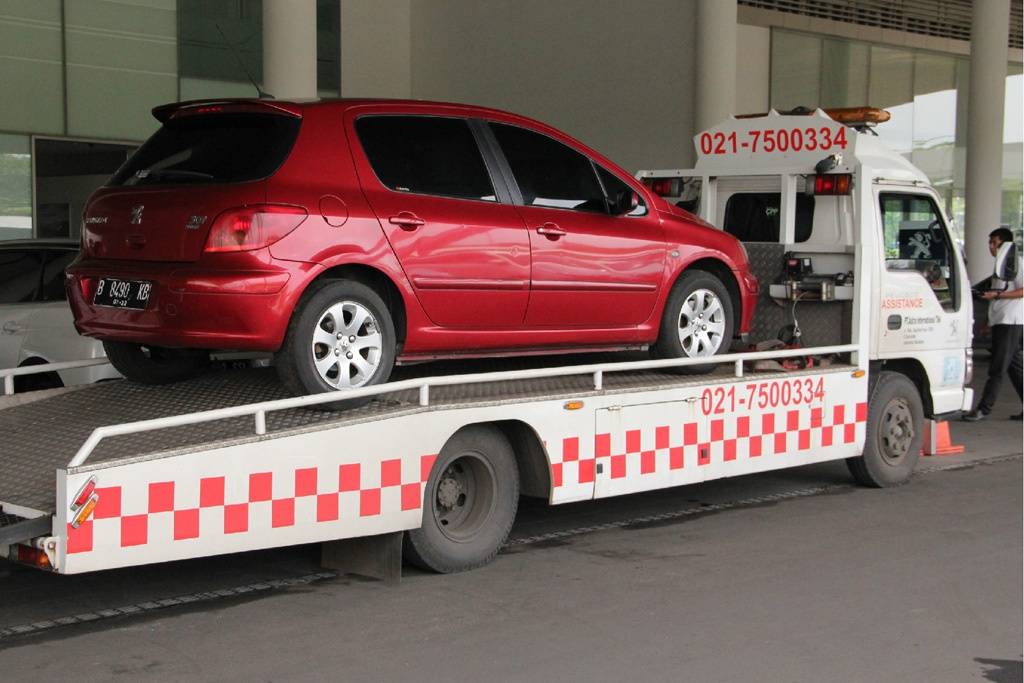 Pengguna Peugeot Terkena Banjir? Hubungi Saja Nomor Ini Pengguna Peugeot Terkena Banjir? Hubungi Saja Nomor Ini