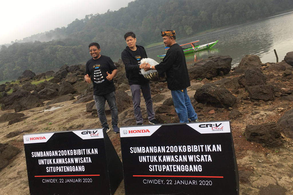 Rayakan 20 Tahun CR-V, Honda Lestarikan Bibit Ikan di Danau Rayakan 20 Tahun CR-V, Honda Lestarikan Bibit Ikan di Danau