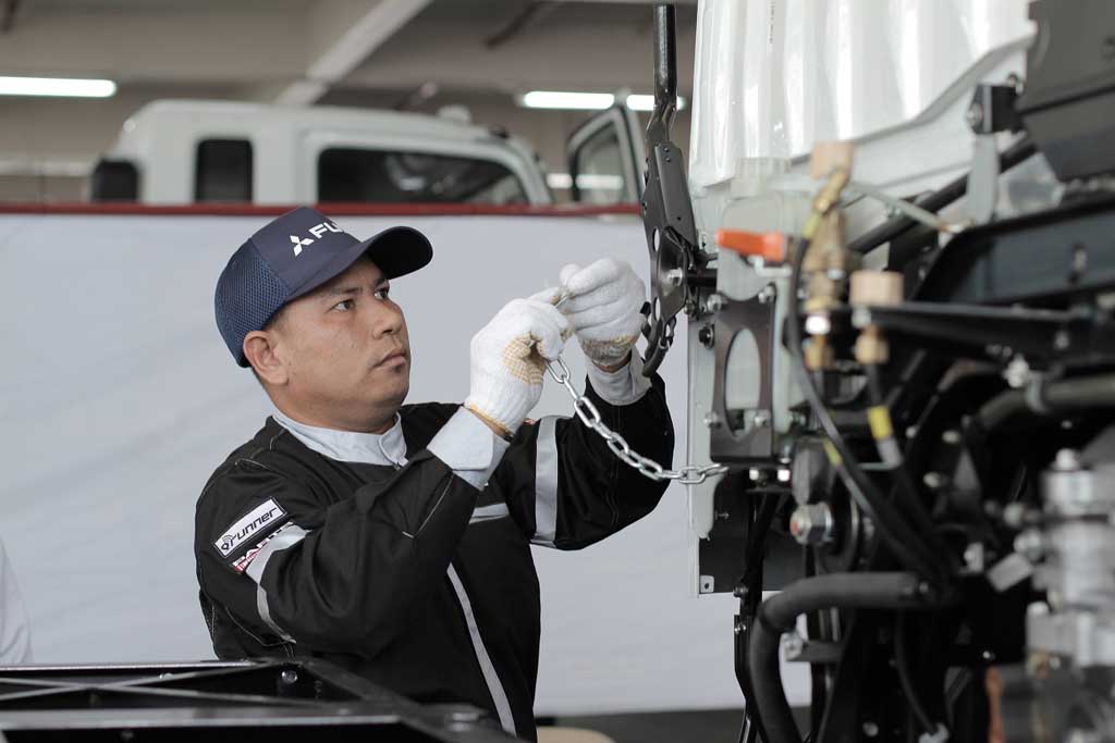 Mitsubishi Fuso Uji Kemampuan Tenaga Penjual dan Mekanik Seluruh Indonesia Mitsubishi Fuso Uji Kemampuan Tenaga Penjual dan Mekanik Seluruh Indonesia