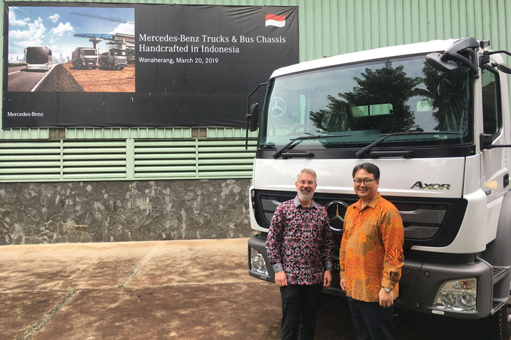 Daimler Semakin Seriusi Bisnis Bus & Truk Mercedes di Indonesia Daimler Semakin Seriusi Bisnis Bus & Truk Mercedes di Indonesia