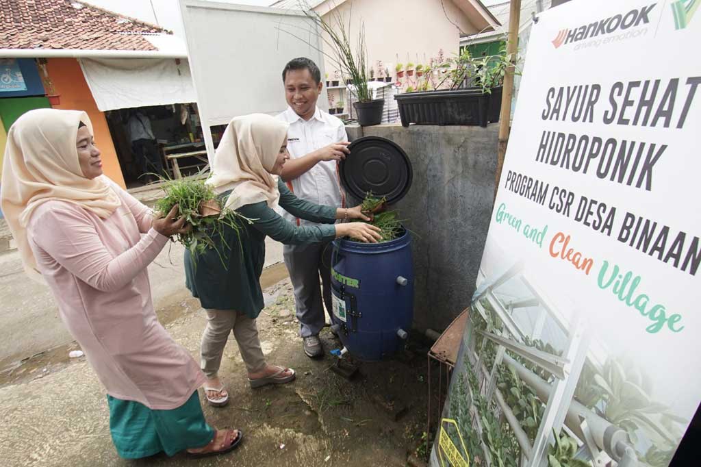 Hankook Tire Indonesia Panen Hasil Kebun Hidroponik Desa Binaan Hankook Tire Indonesia Panen Hasil Kebun Hidroponik Desa Binaan