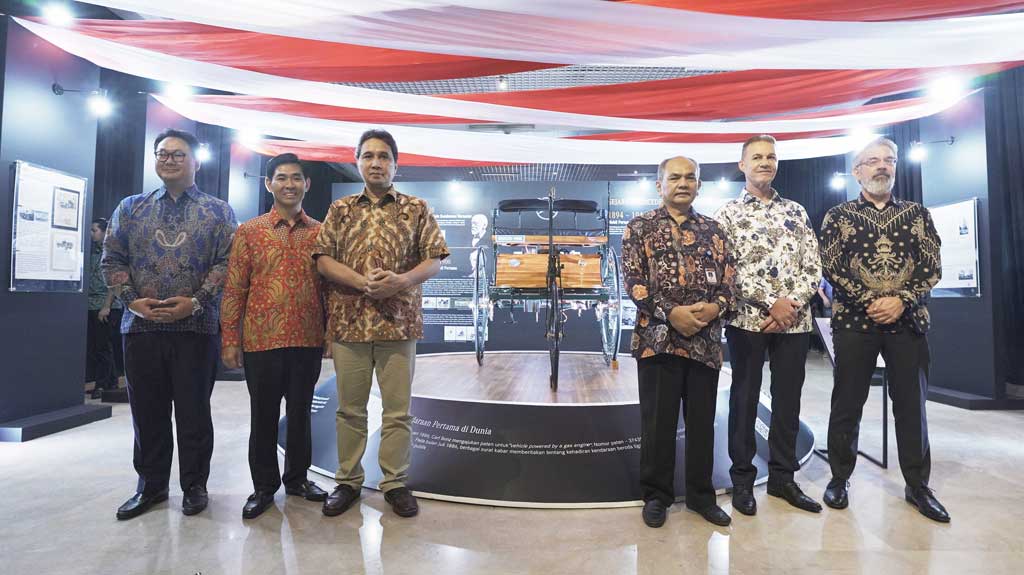 Rayakan 50 Tahun di Indonesia, Mercedes-Benz Donasikan Patent-Motorwagen Rayakan 50 Tahun di Indonesia, Mercedes-Benz Donasikan Patent-Motorwagen
