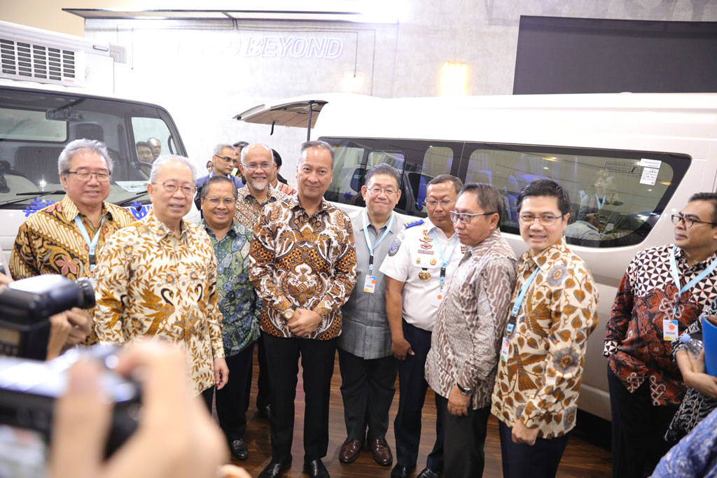 GIICOMVEC 2020: Toyota Tawarkan 4 Model Kustom Segmen Komersial GIICOMVEC 2020: Toyota Tawarkan 4 Model Kustom Segmen Komersial