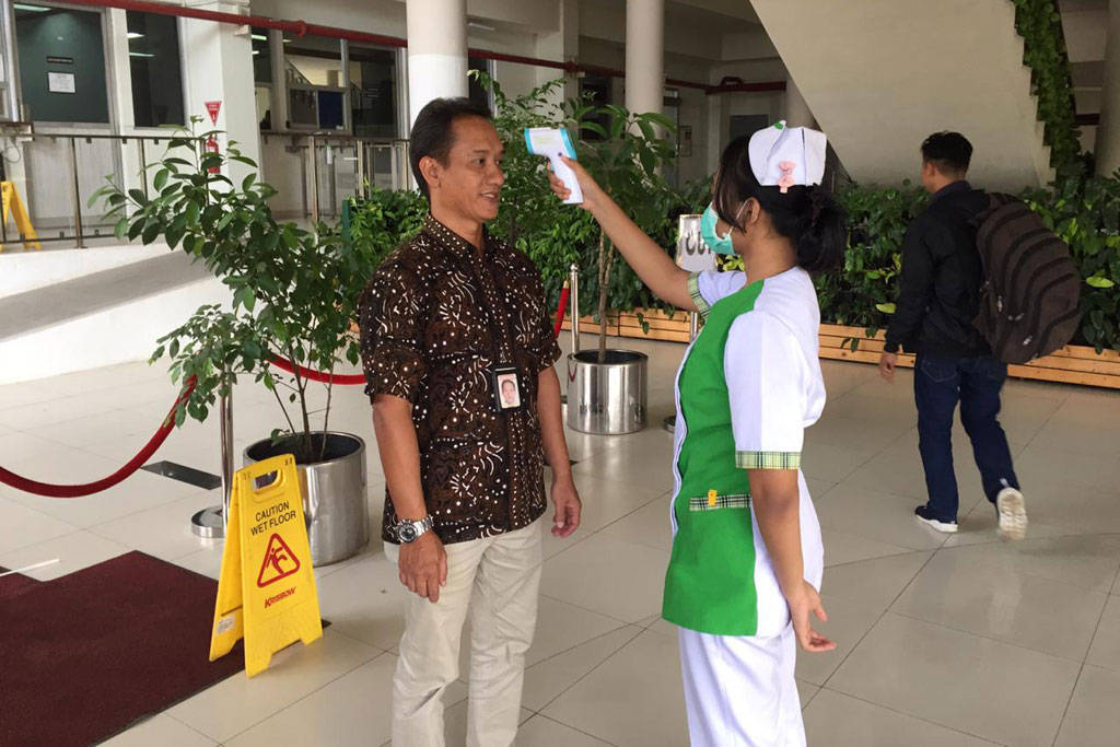Takut Virus Corona, Kantor APM Wajibkan Tamu Ukur Suhu Tubuh Takut Virus Corona, Kantor APM Wajibkan Tamu Ukur Suhu Tubuh