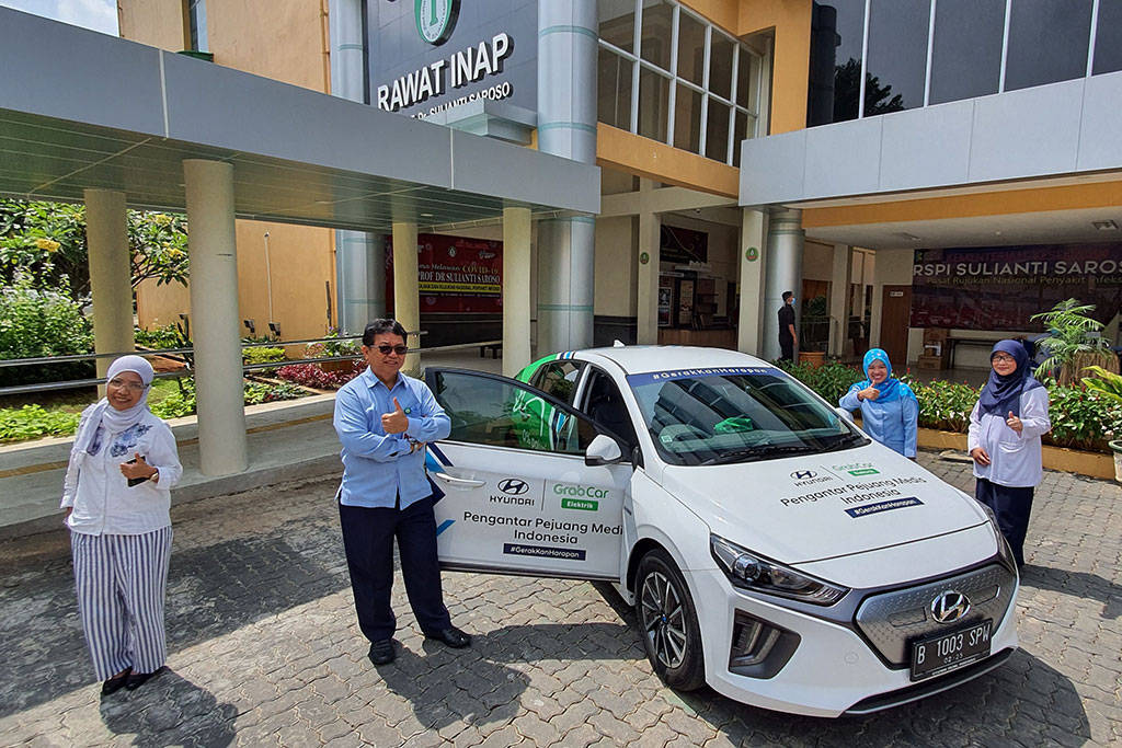Hyundai IONIQ Electric Jadi Transportasi Tenaga Kesehatan Selama COVID-19 Hyundai IONIQ Electric Jadi Transportasi Tenaga Kesehatan Selama COVID-19