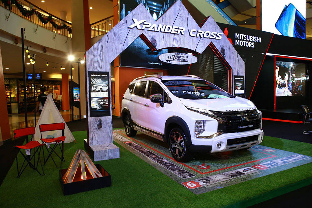 Bunga dan DP Spesial Mitsubishi di MTF Virtual Autofiesta 2002 Bunga dan DP Spesial Mitsubishi di MTF Virtual Autofiesta 2002