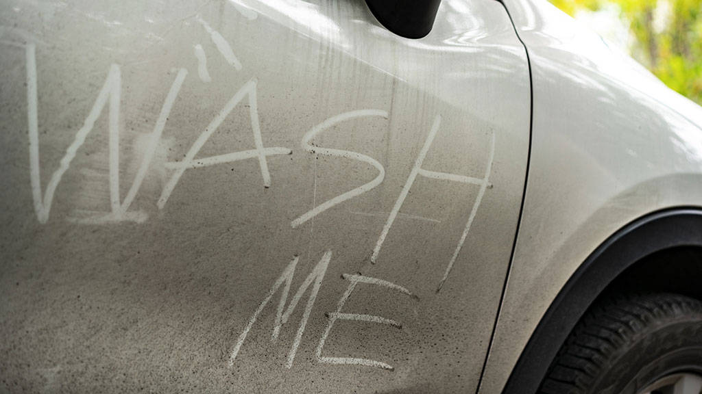 TIPS: Lakukan Ini Agar Penampilan Mobil Anda Tetap Kinclong Mencuci mobil