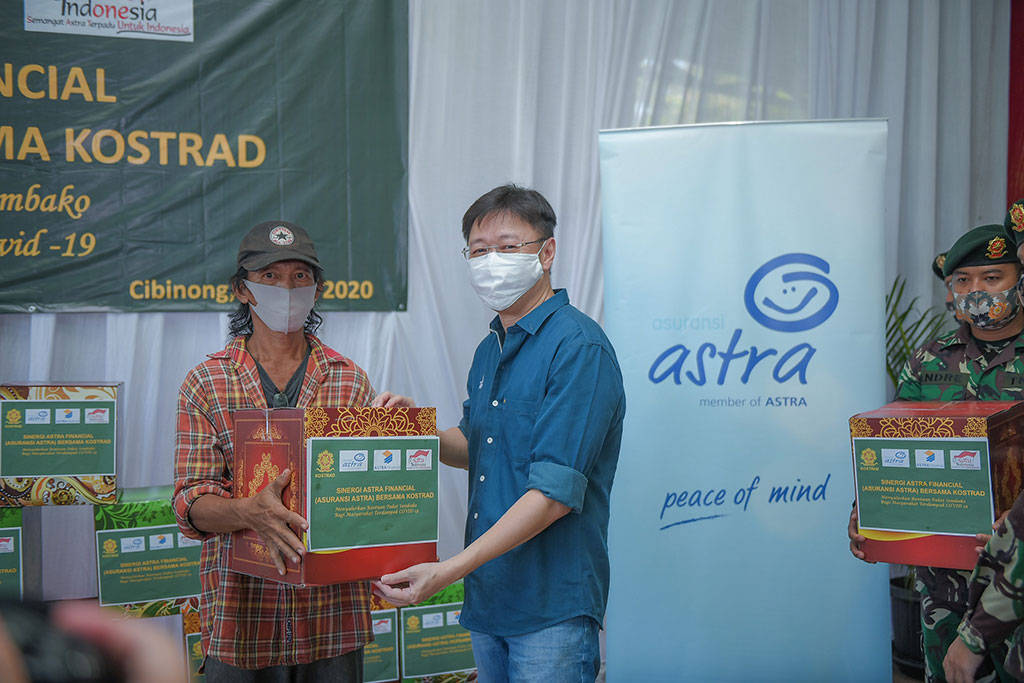 Asuransi Astra Salurkan 1.000 Paket Sembako untuk Masyarakat Cibinong Asuransi Astra Salurkan 1.000 Paket Sembako untuk Masyarakat Cibinong