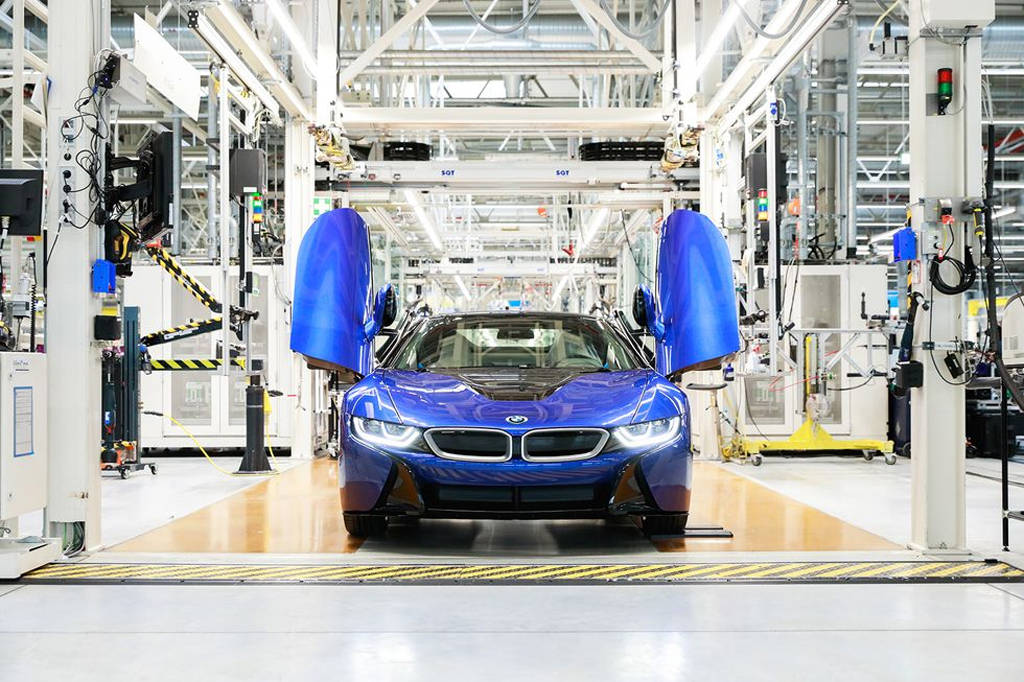 Pakai Jubah Spesial, BMW i8 Tandai Unit Produksi Terakhir Pakai Jubah Spesial, BMW i8 Tandai Unit Produksi Terakhir
