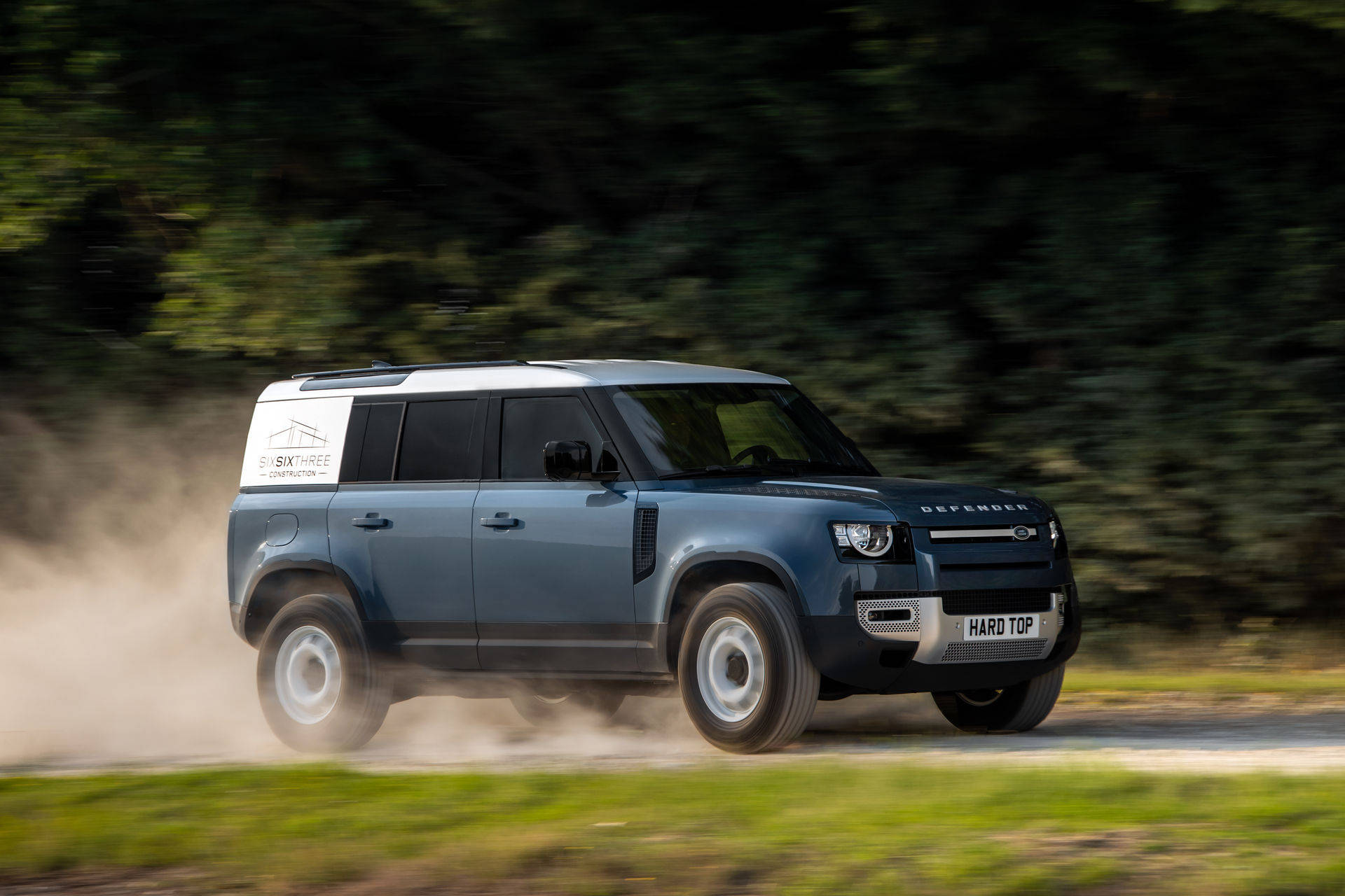 Land Rover Defender Hard Top, Varian Istimewa Khusus Angkut Barang Land Rover Defender