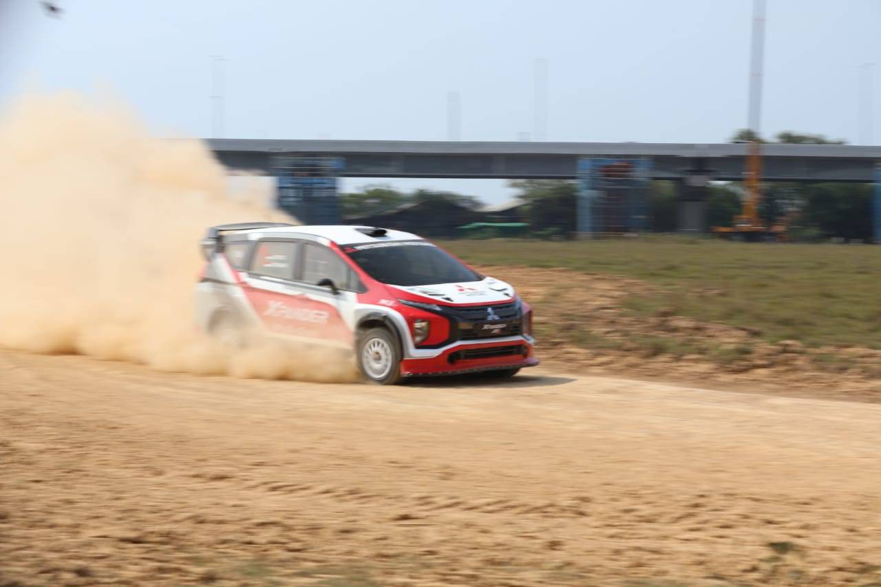Pereli Rifat Sungkar Uji Coba Mitsubishi Xpander AP4 Di Meikarta Pereli Rifat Sungkar Uji Coba Mitsubishi Xpander AP4 Di Meikarta