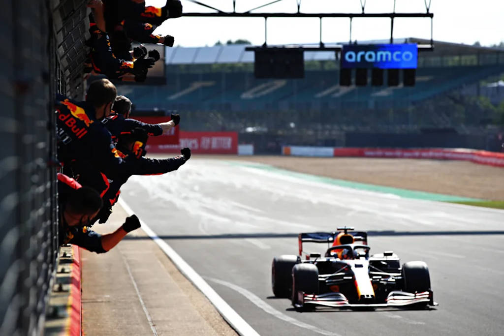 F1: Adu Strategi, Verstappen Taklukkan Mercedes di Silverstone F1: Adu Strategi, Verstappen Taklukkan Mercedes di Silverstone