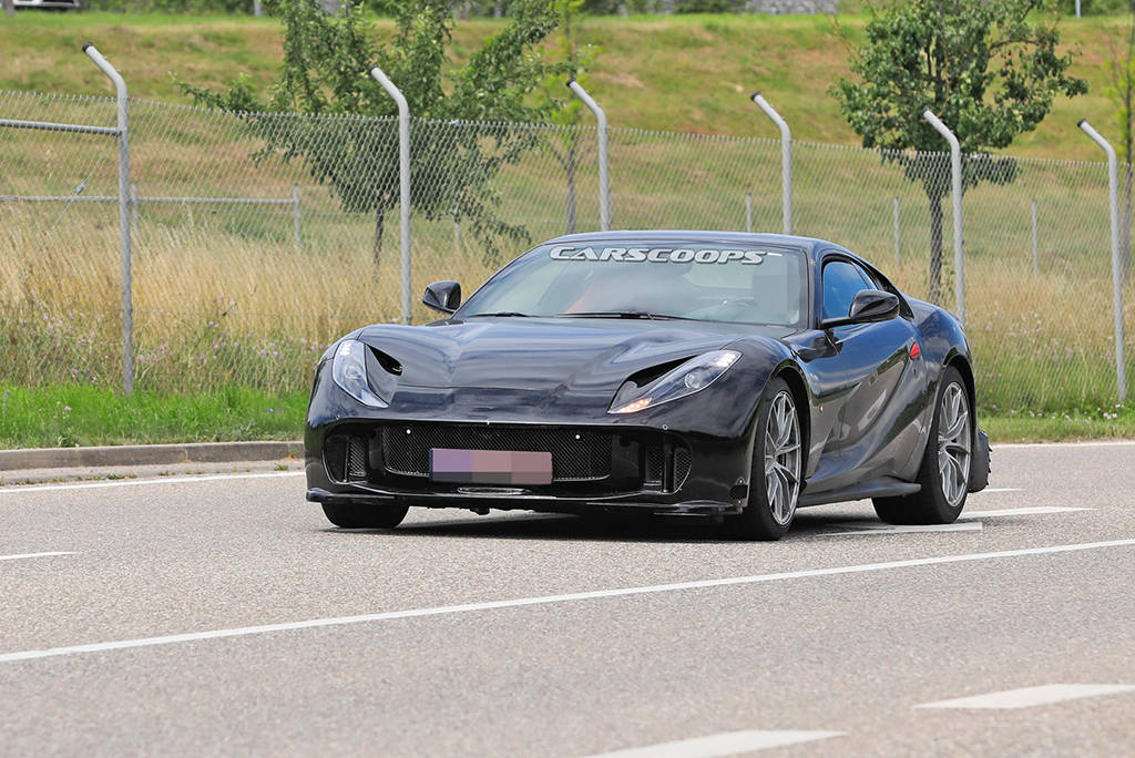 SPYSHOT: Versi Hardcore Ferrari 812 Superfast Sedang Disiapkan SPYSHOT: Versi Hardcore Ferrari 812 Superfast Sedang Disiapkan