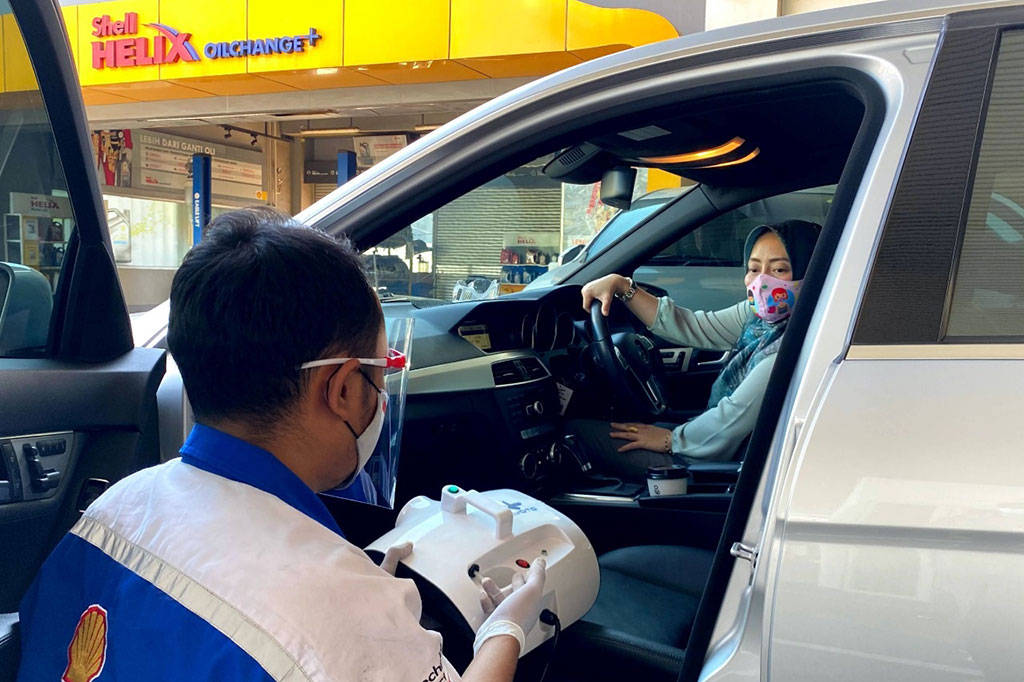 Shell Desinfeksi Mobil dan Bagikan 10.000 Masker Bagi Pelanggan Shell Desinfeksi Mobil dan Bagikan 10.000 Masker Bagi Pelanggan