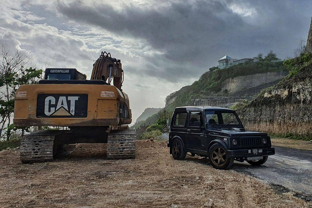 Modifikasi Suzuki Jimny, Racing Style to Sleeper Style Modifikasi Suzuki Jimny, Racing Style to Sleeper Style