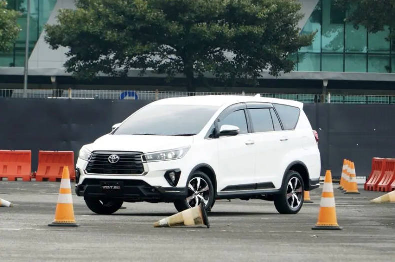 Varian Toyota Kijang Innova Paling Pas Sesuai Kebutuhan Varian Toyota Kijang Innova Paling Pas Sesuai Kebutuhan