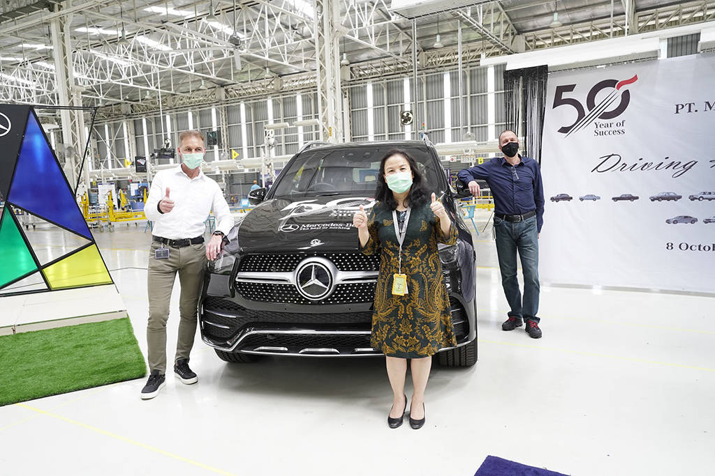 Dari W115 Sampai GLS Terbaru, Pabrik Mercedes-Benz Sudah Produksi Selama 50 Tahun Dari W115 Sampai GLS Terbaru, Pabrik Mercedes-Benz Sudah Produksi Selama 50 Tahun