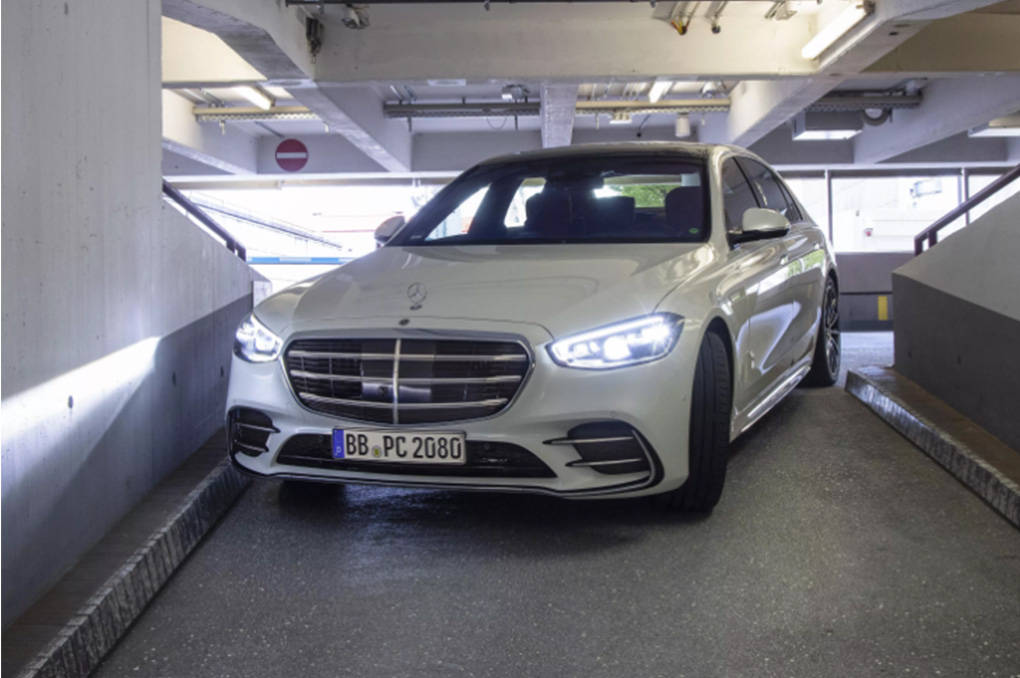 Mercedes-Benz S-Class Terbaru Bisa Cari Parkir Sendiri dan Jemput Pemiliknya di Bandara Mercedes-Benz S-Class Terbaru Bisa Cari Parkir Sendiri dan Jemput Pemiliknya di Bandara
