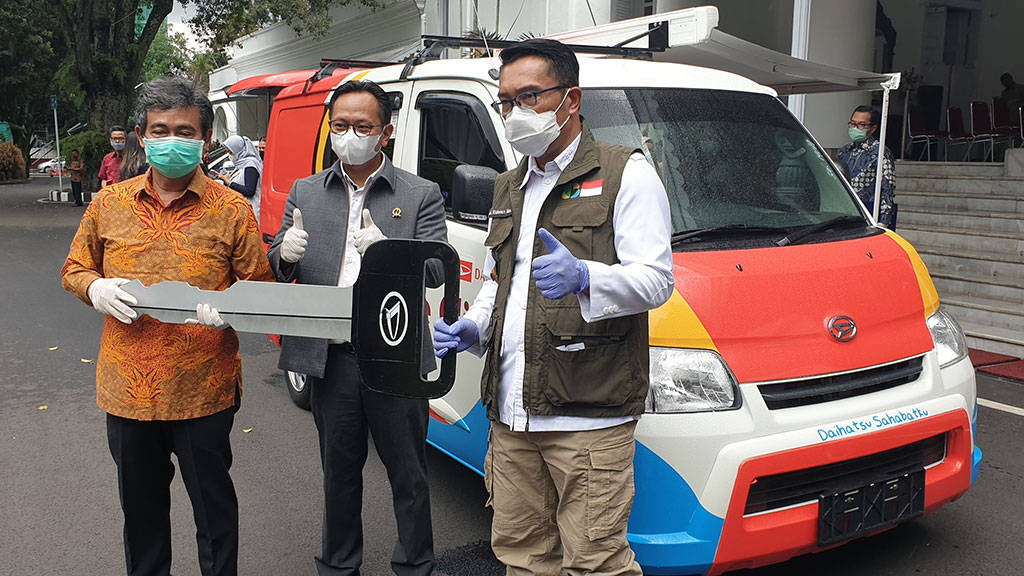 Daihatsu Donasikan 2 Unit Modifikasi Gran Max untuk Mobil Klinik ke Pemprov Jabar Daihatsu Donasikan 2 Unit Modifikasi Gran Max untuk Mobil Klinik ke Pemprov Jabar