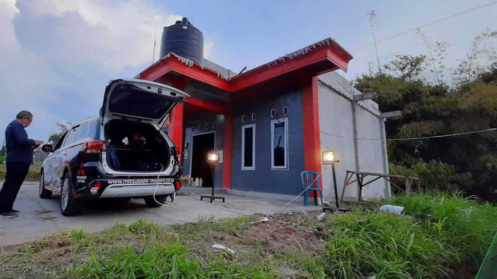 Mitsubishi Outlander PHEV Jadi Genset Dukung Posko PMI di Pengungsian Merapi Outlander PHEV