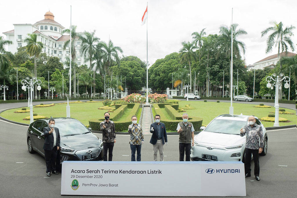Pemprov Jabar Gunakan Hyundai Ioniq dan Kona Electric Sebagai Kendaraan Dinas Pemprov Jabar Gunakan Hyundai Ioniq dan Kona Electric Sebagai Kendaraan Dinas