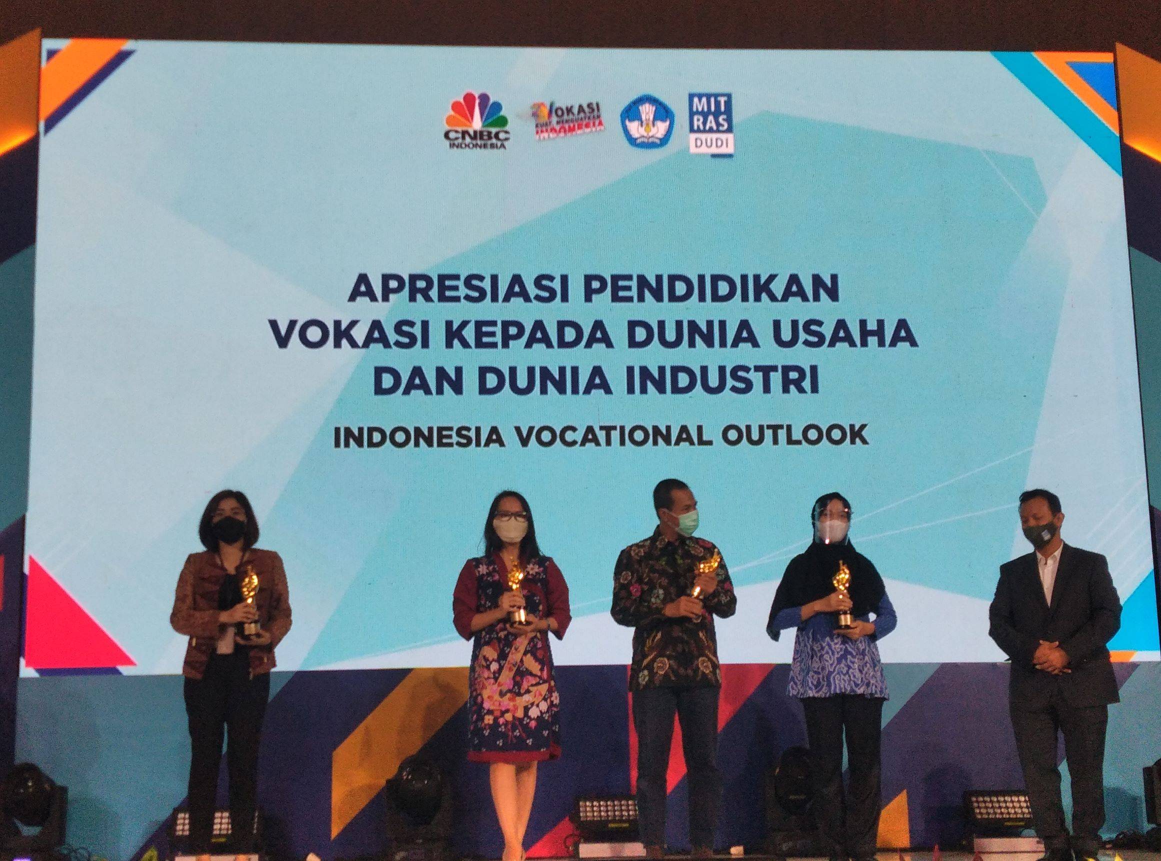 Auto2000 Raih Penghargaan IBBA dan ICXA sebagai Dealer Resmi Terbaik Auto2000 Raih Penghargaan IBBA dan ICXA sebagai Dealer Resmi Terbaik