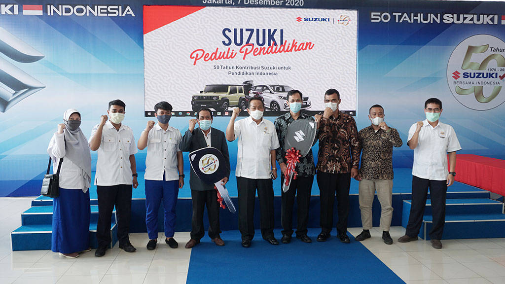 Meriahkan Usia 50 Tahun, Suzuki Donasikan 5 Mobil untuk Pendidikan Meriahkan Usia 50 Tahun, Suzuki Donasikan 5 Mobil untuk Pendidikan