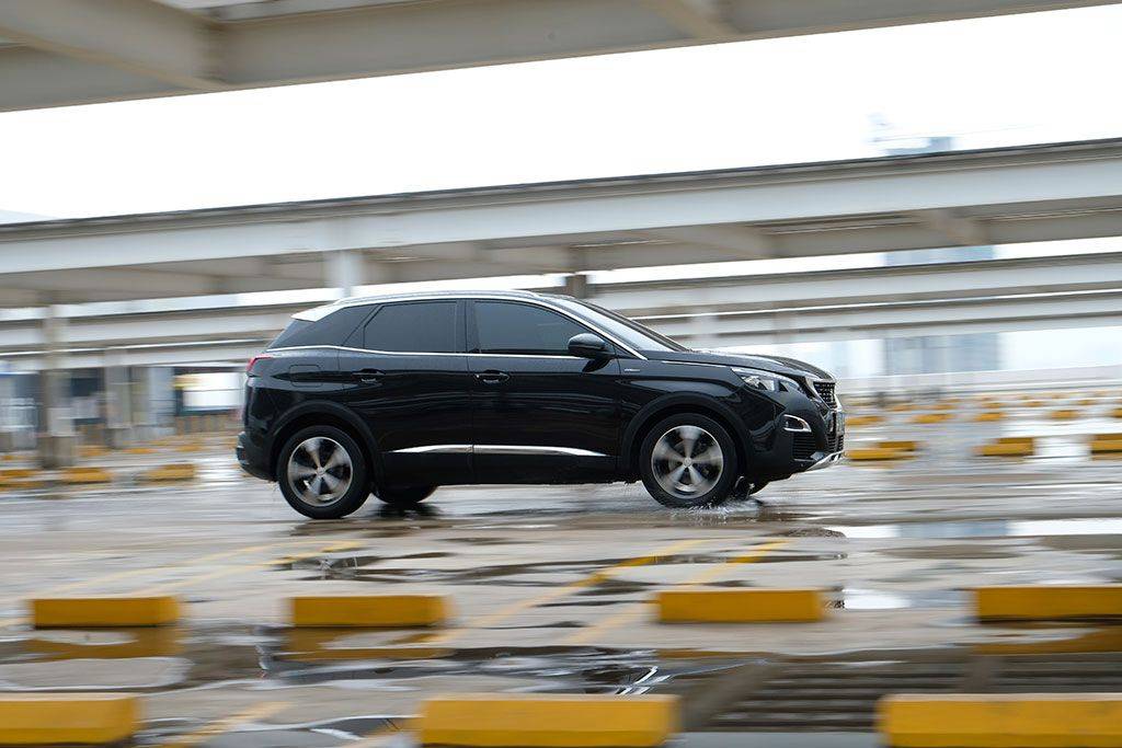 Langkah Cerdas Melindungi Mobil Pasca Hujan Peugeot