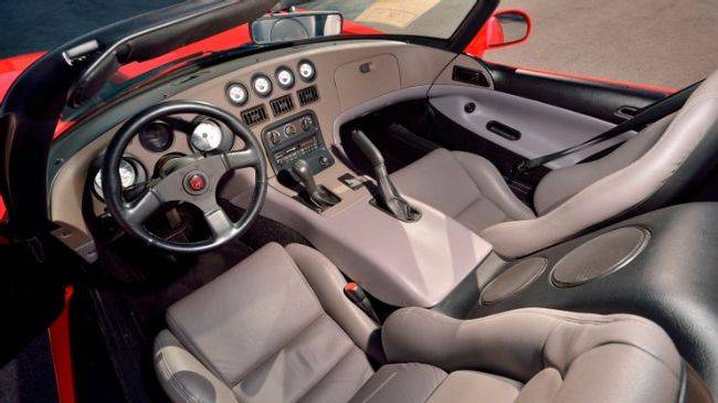 7 Mobil Ini Super Kencang Tapi Interiornya Membosankan Dodge Viper