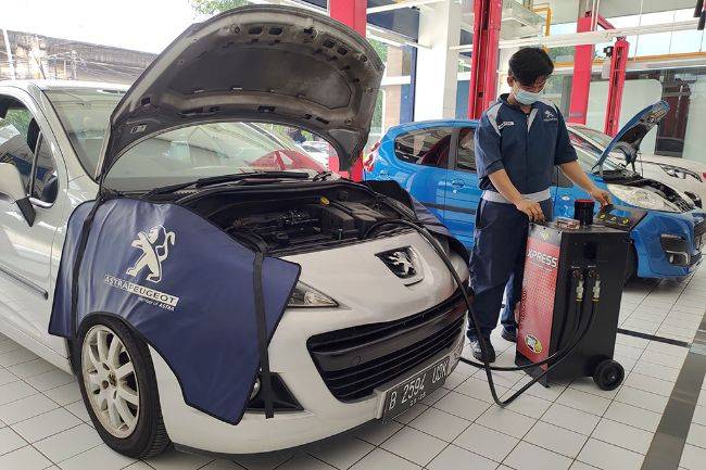 Tips Transmisi Otomatis Tetap Prima, Lakukan Flush Oli Matic Secara Berkala peugeot bengkel