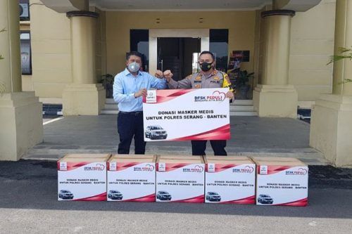 Sosialisasi 3M, DFSK Gandeng Polsek Serang Bagikan 10 Ribu Masker
