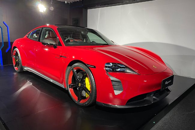2021/02/Porsche-Taycan-Turbo-S-2021-Indonesia-1.jpg