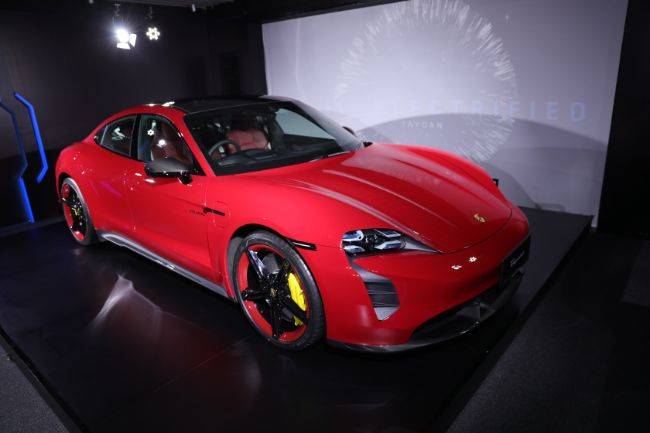 Intip Beberapa Hal Menarik Porsche Taycan Turbo S Terbaru Porsche Taycan