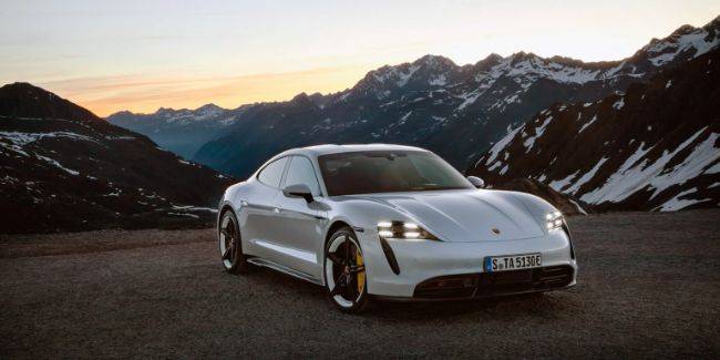 10 Mobil Listrik Terbaik 2021 Porsche Taycan