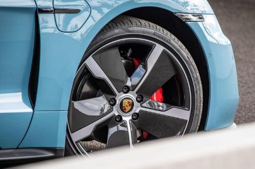 Rahasia Di Balik Ban Khusus Sportscar Bermesin Listrik