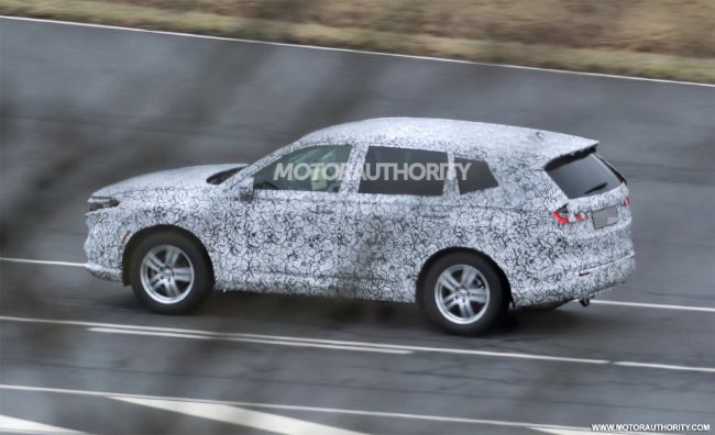 2021/03/2022-honda-cr-v-spy-shots-photo-credits-baldauf-sb-medien_100783265_h.jpeg