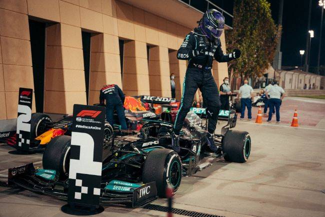 F1: Asapi Verstappen, Hamilton Buka 2021 dengan Kemenangan di GP Bahrain Hamilton Bahrain GP 2021