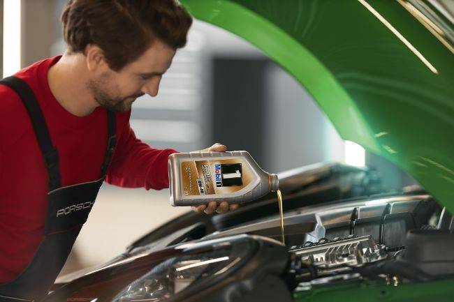 Anda Beli Porsche di Importir Umum? Eurokars Kasih Gratis Ganti Oli Porsche Oli