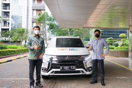 Dukung Program Vaksinasi Covid-19, MMKSI Donasikan 3 Outlander PHEV