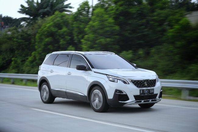 Sedang Pilih SUV Eropa? Begini Ragam Kelebihan Peugeot 5008 Peugeot 5008 GT Line