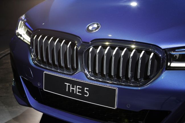 2021/04/BMW-Seri-5-2021-Facelift-10.jpg