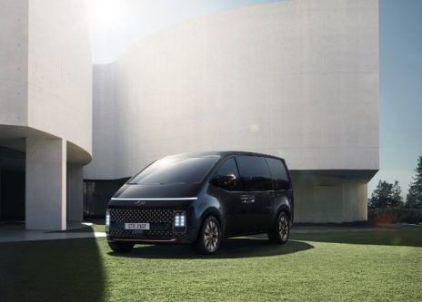 Hyundai Staria Resmi Diluncurkan, MPV Unik Berbentuk Pesawat Luar Angkasa