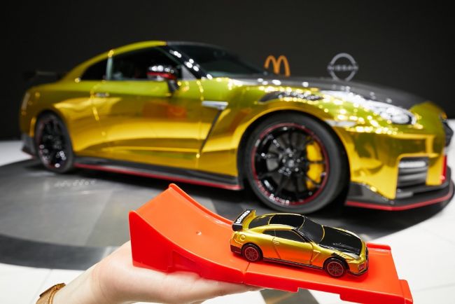 Nissan-GT-R-McDonalds-4 Nissan-GT-R-McDonalds-4