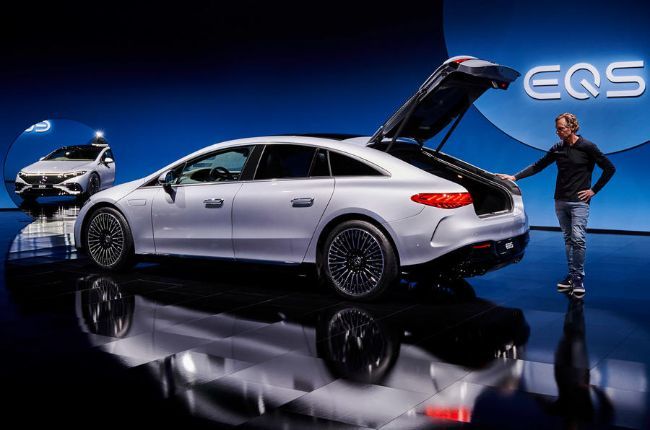 2021/04/80-mercedes-eqs-official-reveal-images-gk-boot.jpeg
