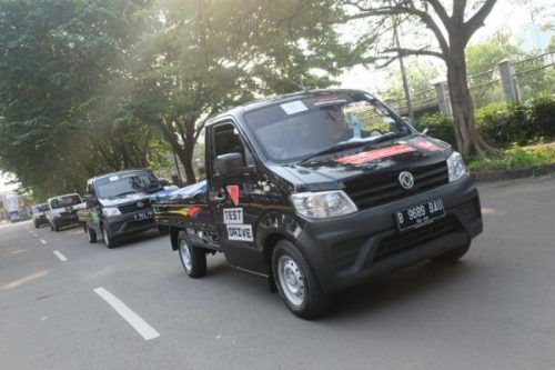 Mobil Pickup DFSK Diuji Angkut 1 Ton Barang, Berapa Konsumsi BBM-nya?