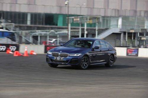 FIRST DRIVE: New BMW 520i M Sport, Apakah Sedinamis Tampangnya? FIRST DRIVE: New BMW 520i M Sport, Apakah Sedinamis Tampangnya?