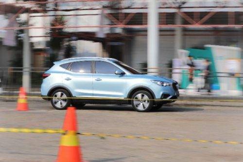 First Drive MG ZS EV: Bentuknya Sama Dengan MG ZS Biasa. Rasanya Beda? First Drive MG ZS EV: Bentuknya Sama Dengan MG ZS Biasa. Rasanya Beda?