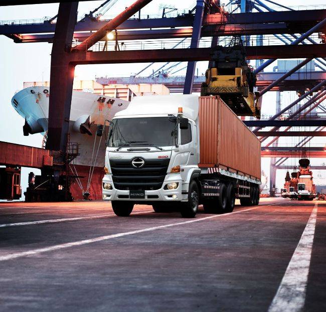 Hino Siap Sambut Implementasi Standar Emisi Euro4 Hino