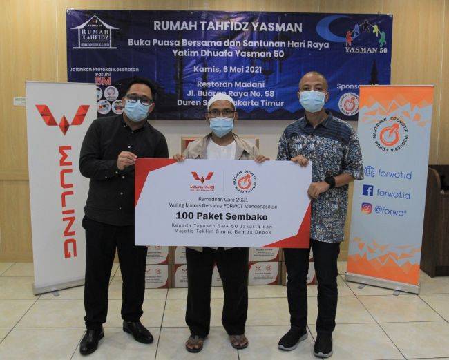 Wuling Motors dan Forwot Gelar Ramadan Care 2021, Donasikan 100 Paket Sumbangan FORWOT Wuling Motors