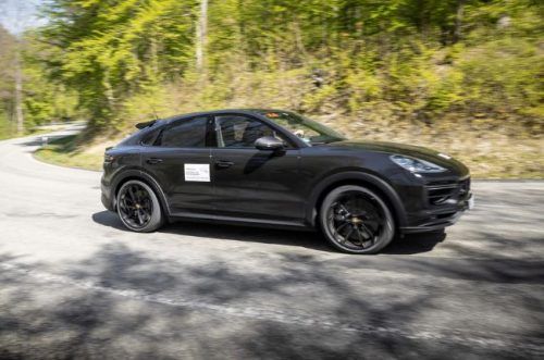 Porsche Cayenne Turbo yang Lebih Kencang Untuk Lawan Lamborghini Urus